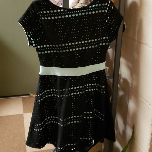 Dress - Picture 3 of 4